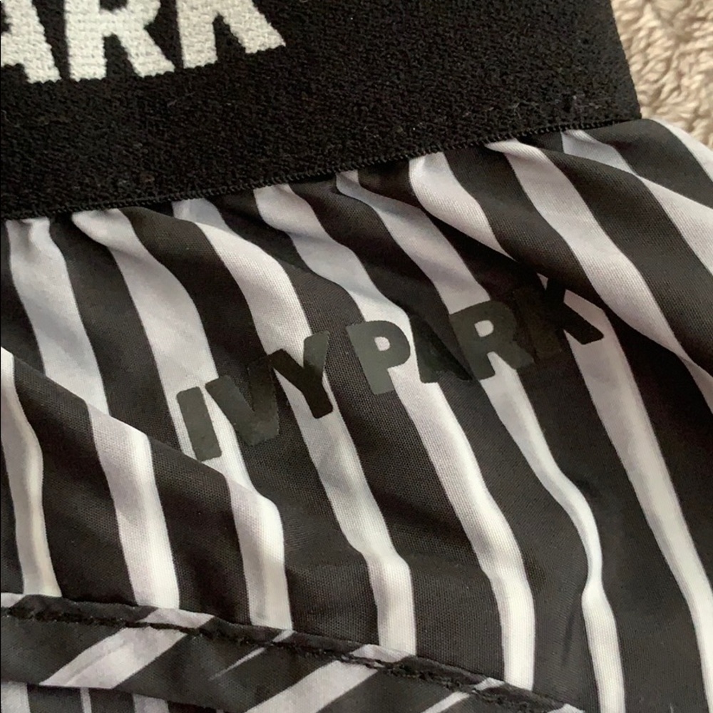 Ivy Park Running Shorts - Picture 4 of 4